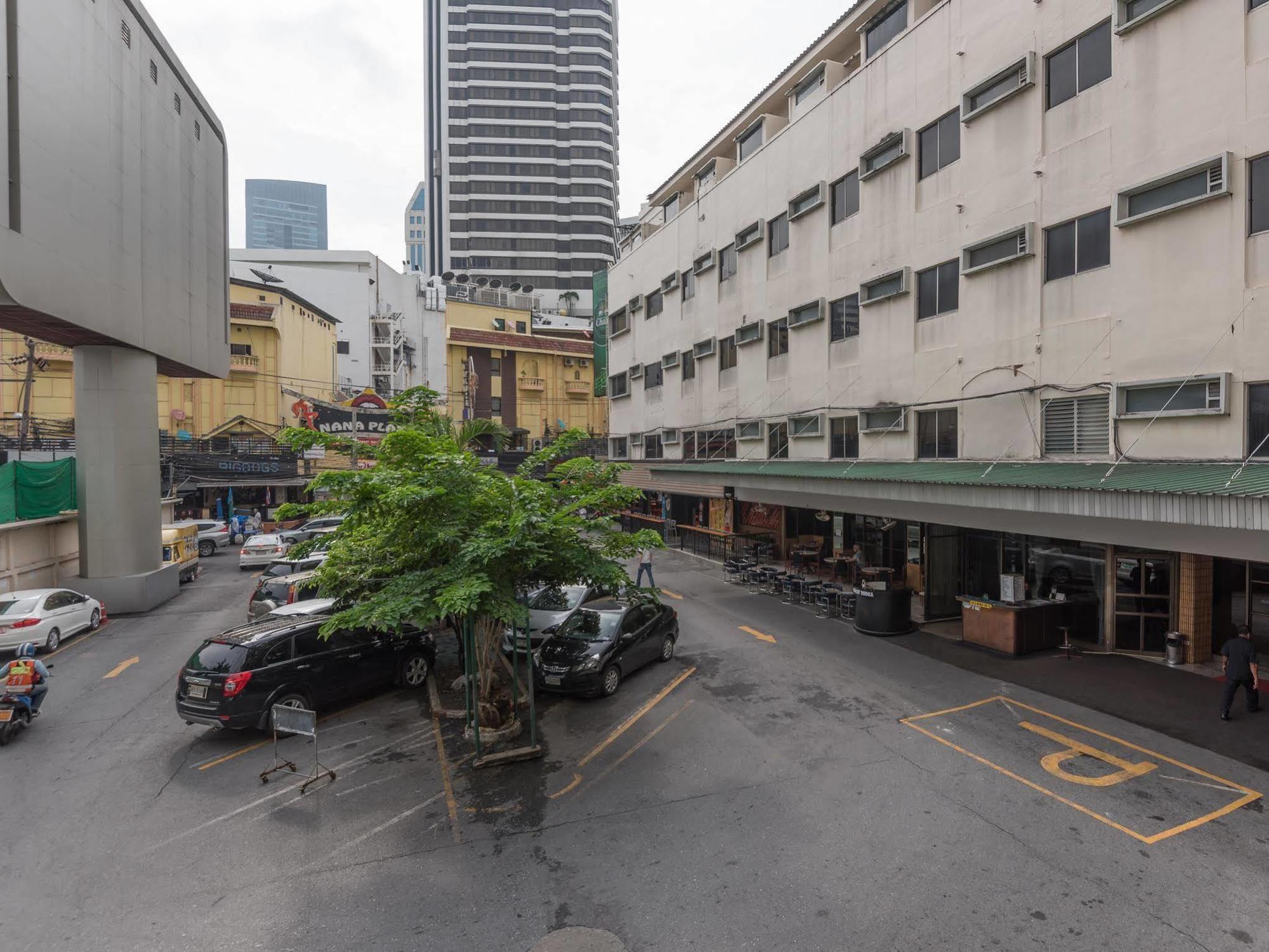 Nana Hotel Bangkok Bagian luar foto