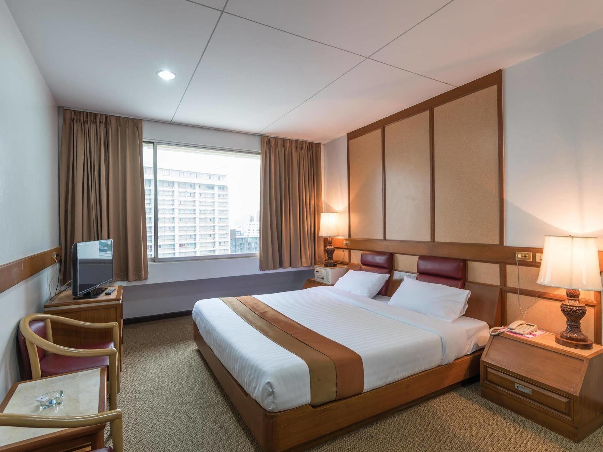 Nana Hotel Bangkok Bagian luar foto